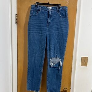 Abercrombie & Fitch Curve Love Straight Leg Jeans